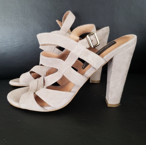 SHOES - Picture 2 of 6